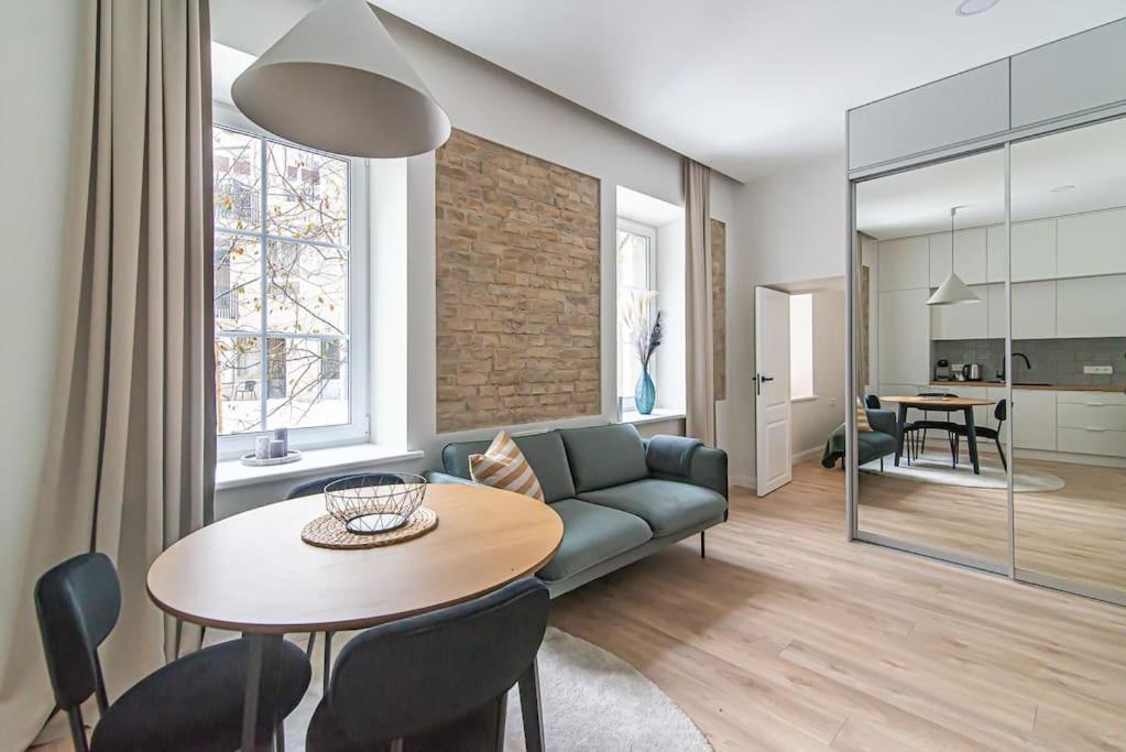 New And Modern In Old Town By Urban Rent Apartment